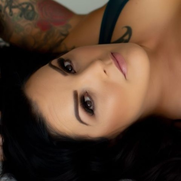 Meet your Posher, Emily - Picture 1 of 1